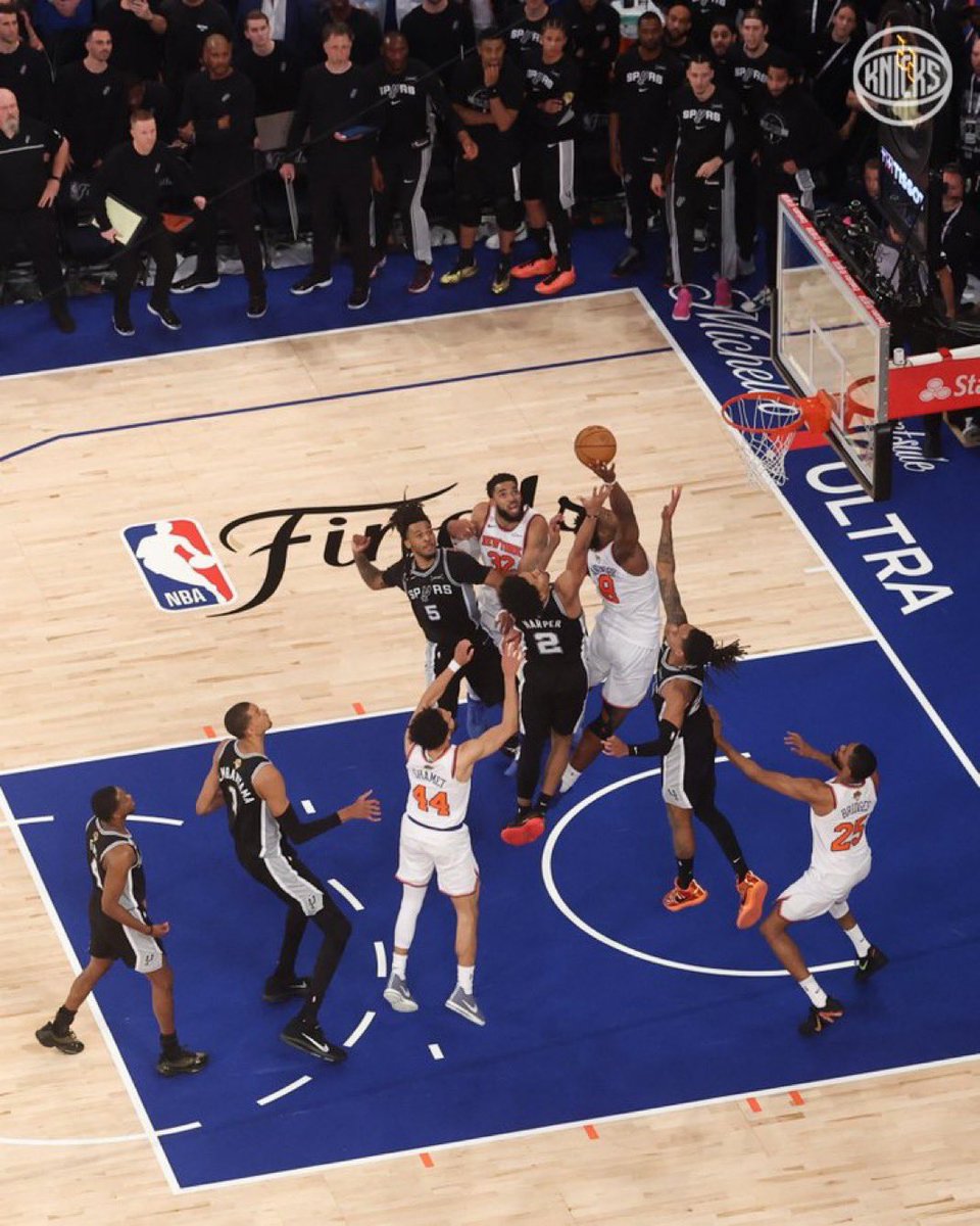 fatherglocky's tweet photo. 🚨BREAKING: Formula One driver Oscar Piastri to LEAVE McLaren at the end of the racing season to JOIN the NEW YORK KNICKS.

He says “I think we can come together and win the finals for a second year in a row. Yeah, it’ll be great” https://t.co/pkVytD4eVg