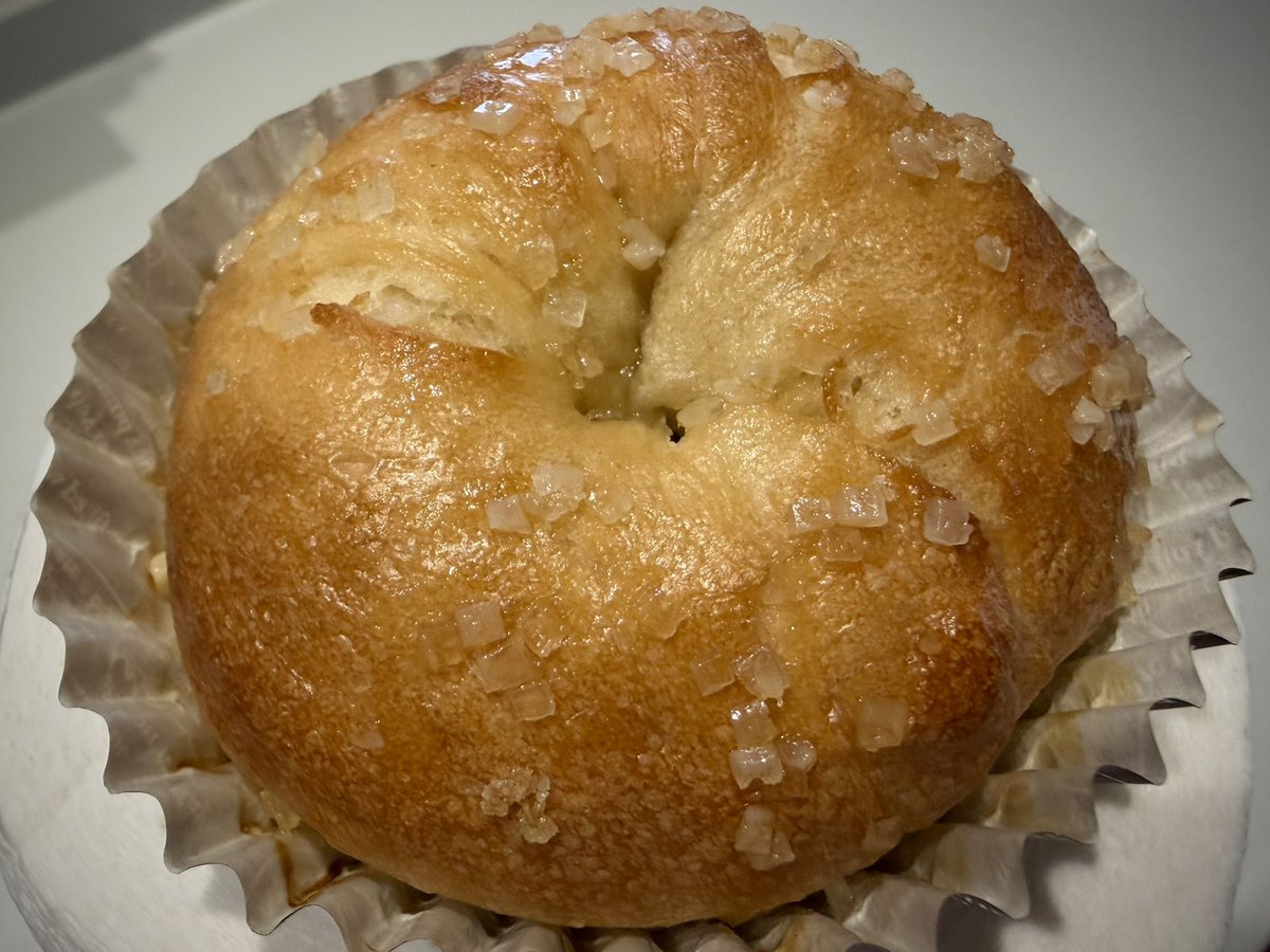 hatch_0248's tweet photo. 初訪問！
モチモチ、むぎゅむぎゅ系
個人的好みのど真ん中🥯✨
おいしいベーグルは幸せ…

(レーズンざらめバター、トマト＆オリーブ、こぼれ梅とあんこ、あおさ塩バター)

#こまいぬベーグル堂
#ベーグル #くぬぎ山 https://t.co/gcf2MR48cS
