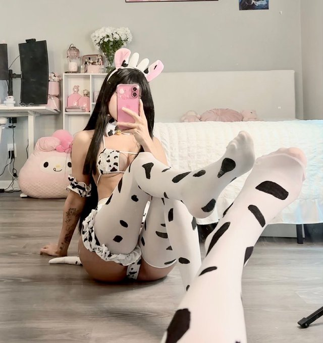 FGoddessMaya_'s tweet photo. I am going to ruin you financially… 🫴

#findom #femdom #feet https://t.co/598rAKPH4C
