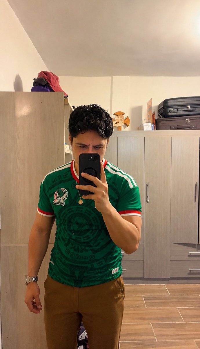 aaarooon_1's tweet photo. Soy yo o la jersey de la Selección a todos los vatos nos hacía ver más pinches guapos ¿? 🔥🔥🔥 https://t.co/yVDL6yG6Ci