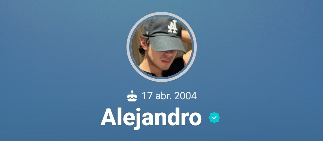 GAT0ESQUIZ0's tweet photo. 3 segundos duró la foto 🥀 https://t.co/xqUclofZIk