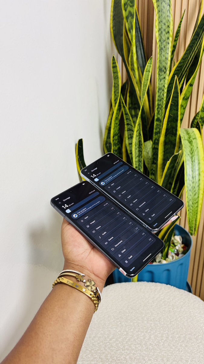PhoneExpressKe's tweet photo. CAPTURE YOUR BEST LIFE.🔥

Google Pixel 8 Pro 5G
Color code:Bay Blue🐟
Condition; Pristine Mint🫧
12GB Ram|256GB Storage
Ex-USA🇺🇸
Neat🫧
⚙️Powered by Google Tensor G3
🔋5050mAh
📸50 Megapixels
📑6 Months Warranty 
🗜️GPU Nano-Core
🎥4K@60fps
📶Dual SIM (+E-Sim)
📺LTPO Amoled 120Hz
6.7 inch Screen
🏷️Free 45 Watts Super Fast Charger + Cable
🏷️Free Premium Clear Case
🏷️Free Deluxe  OG Ceramic Screen Guard
Delivery Countrywide 📦🚚
53,000ksh
Happy Shopping 🛍️ 🛒