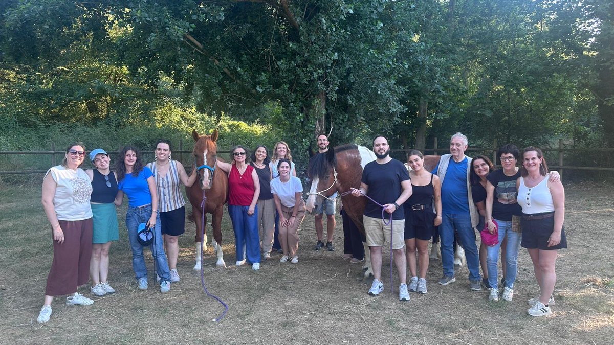 BcnVih's tweet photo. 8a. reunió de team building de @BcnVih @hospitalclinic a #LaGranja 🐴🌿
👥 Una jornada per reforçar el treball en equip, la confiança i la comunicació a través de l'educació emocional i el contacte amb la natura. Gràcies a tot l'equip per les ganes de continuar creixent junts!!! https://t.co/7l6Iaj3AFE