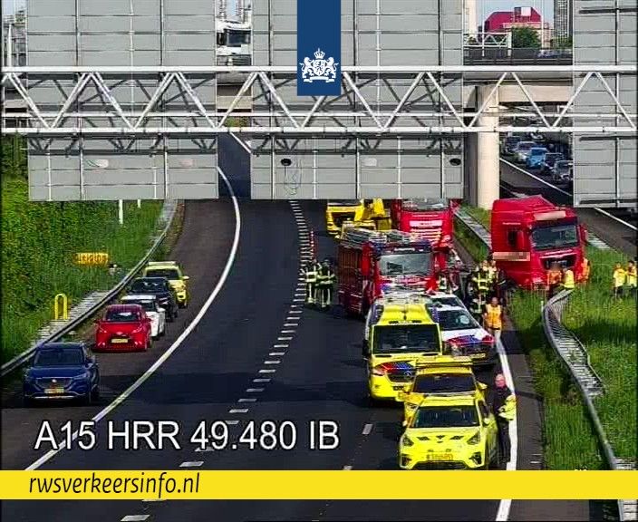 Ongeval met meerdere voertuigen op A15 richting Ridderkerk