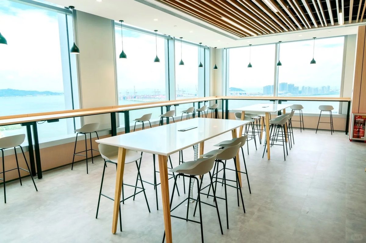 lightspace_news's tweet photo. A mix of table and seating heights caters to diverse work and social needs.
More info: https://t.co/K2o8a70ZFo
Email:info@lightspace.cc
#lightspace #Design #Chair #Sofa #officedesign #sofadesign #furniture #furnituredesign #homedecor #interiordesign #hospitalityfurniture https://t.co/QohnP1hYt3