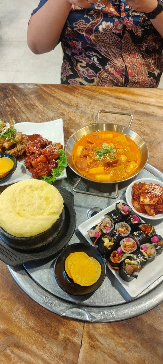 thblackswordman's tweet photo. Selamat makan pren https://t.co/rjGnyaq2J3
