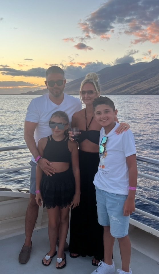 atTheTrack7's tweet photo. Tomorrow is my 43rd birthday and in what has become a tradition, I get to spend it with my beautiful family in Maui. So blessed and so grateful. https://t.co/pvRJgnkC2r