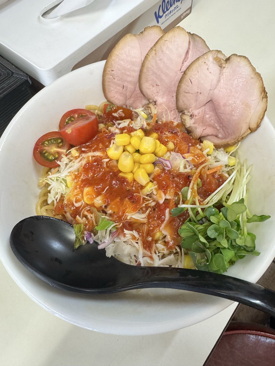 Boochan_'s tweet photo. ビンギリの夏始まった様です🌶️
野菜たっぷりな罪悪感のない
トマト冷やし中華🍅
※マスターの気まぐれでいつ終わるかはわかりません。
#ビンギリ　#荻窪　#勝浦タンタン麺 https://t.co/zMwlIf1pSG
