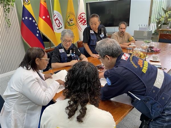 jdr_secretariat's tweet photo. 【JDR医療チーム】
🇯🇵🤝🇻🇪 ベネズエラの地震被害に対する国際緊急援助隊医療チームは、首都カラカスの #DomingoLuciani 病院と連携して診療サイトを立ち上げ、被災者の診療を開始しました。
#venezuella #velezuelaearthquake #ベネズエラ #JDR https://t.co/8UnHVmqcJ9