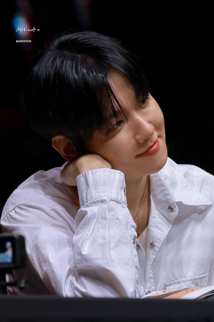BOXIANx's tweet photo. baekhyun's natural face and without whitewash is on the next level ✨️ https://t.co/aZL4ood464