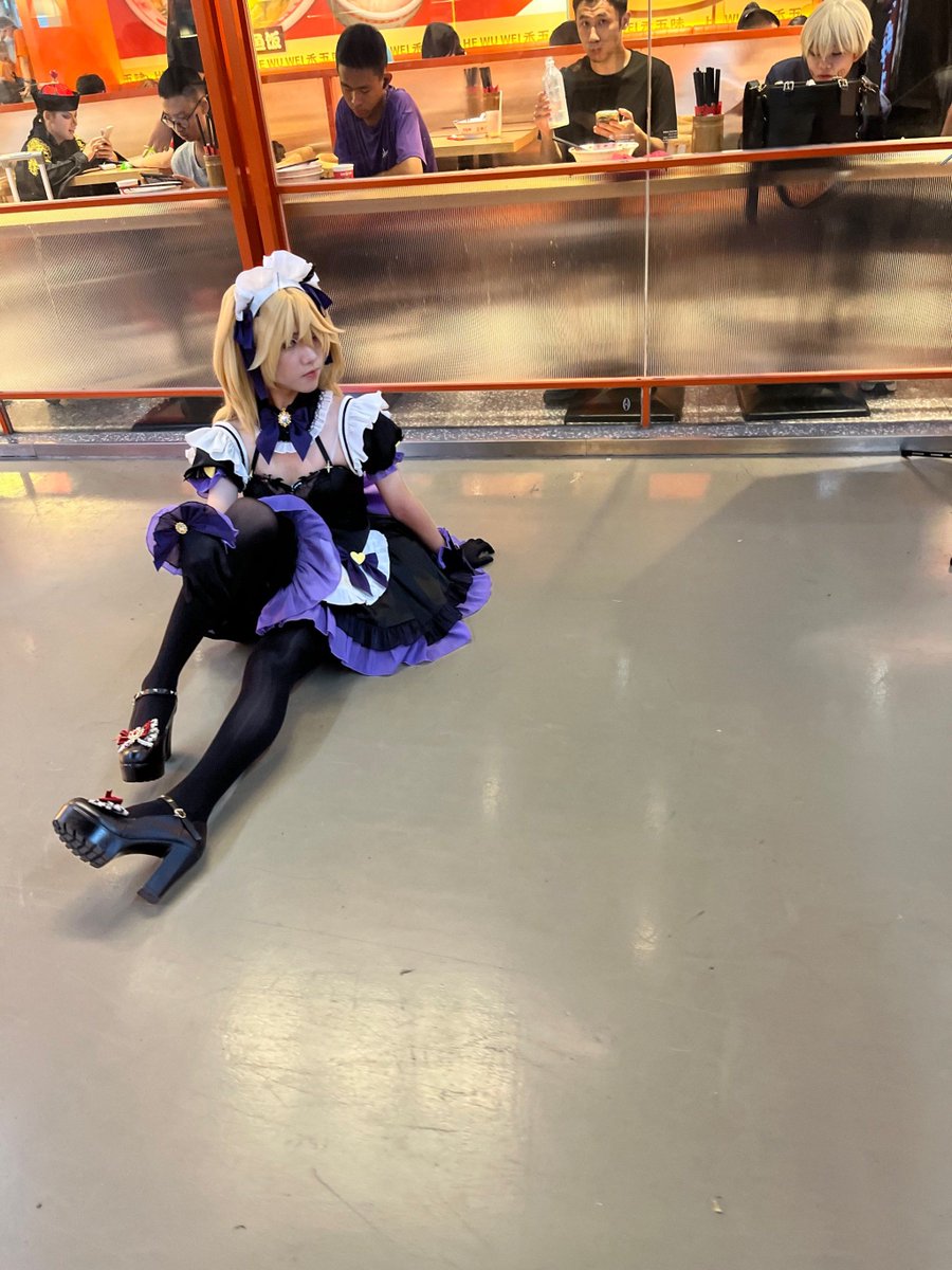 K_e_r_o_'s tweet photo. Just survived the chaotic fun of today's comic con! Met amazing cosplayers, scored cool merch, and my camera roll is full of perfect snaps  #ComicConDiaries https://t.co/vKW53Fh7J3