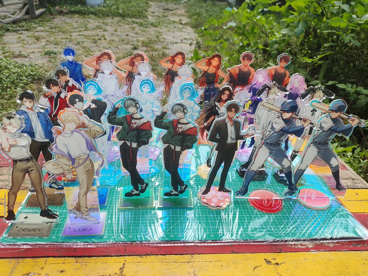 akanichiyu's tweet photo. June merch wave 1 standees secured~
#alnst #alienstage #merch #warungalnst #warungalienstage https://t.co/g2EpafPFoB