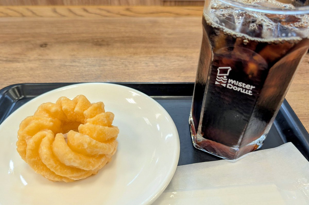 GSTO2001's tweet photo. 母の病院に行ったのでランチ抜き、でドーナツ食うって…アカンよね〜でもフレンチクルーラーはミスドの中でも低カロリー第２位やから大丈夫。栄養価は…とりあえずドンマイと言う事で。 https://t.co/rnaProC3xG
