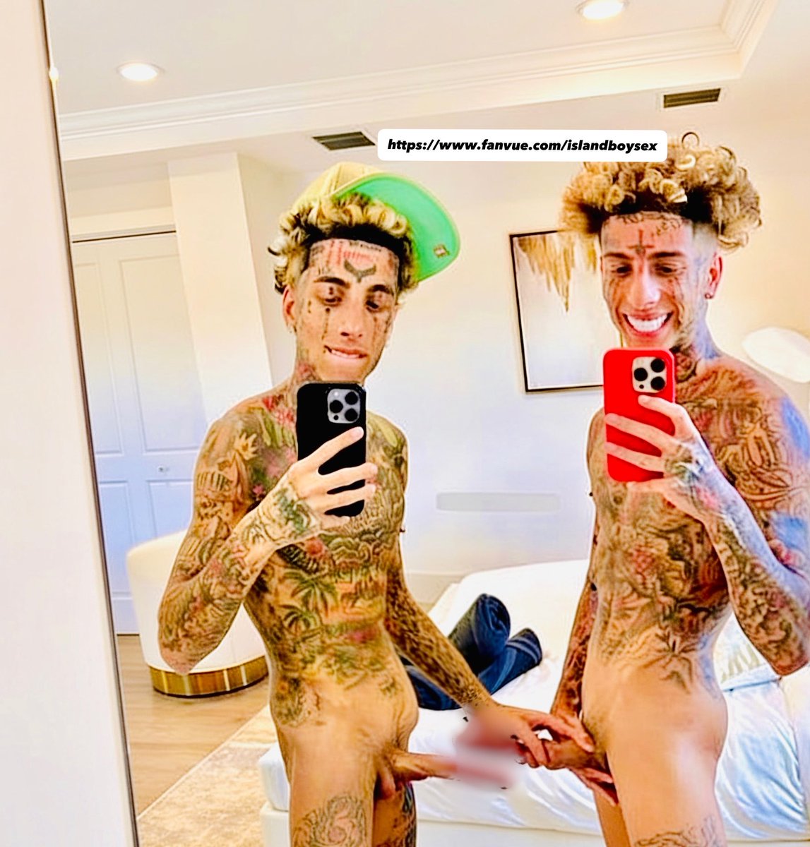 islandboyflyy's tweet photo. Island boys fucking each other 😂 click here: https://t.co/ZAKC7Fp7wP https://t.co/YnKKkbSmLg