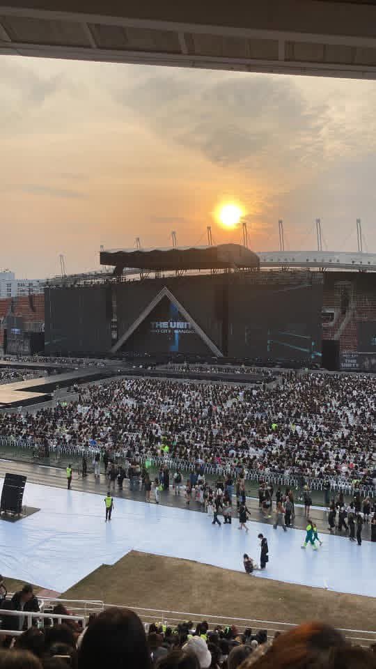 fernorn7's tweet photo. รีวิวบัตรโซน N1 มุมดี โอเคเลยแหละ

#NCT127  #THE_REDLINE
#NCT127_5TH_NEOCITY_THE_REDLINE
#NCT127_5TH_NEOCITY_BANGKOK_THE_REDLINE
#THE_REDLINE_BANGKOK https://t.co/Azt6bH6H1r