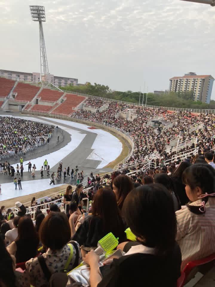 fernorn7's tweet photo. รีวิวบัตรโซน N1 มุมดี โอเคเลยแหละ

#NCT127  #THE_REDLINE
#NCT127_5TH_NEOCITY_THE_REDLINE
#NCT127_5TH_NEOCITY_BANGKOK_THE_REDLINE
#THE_REDLINE_BANGKOK https://t.co/Azt6bH6H1r