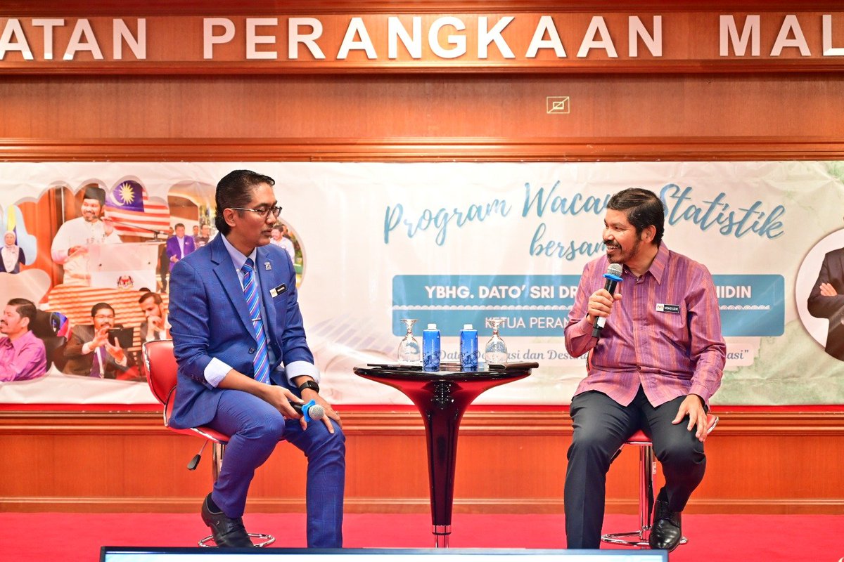 StatsMalaysia's tweet photo. Sekitar Program Wacana Statistik bersama YBhg. Dato’ Sri Dr. Mohd Uzir Mahidin, Ketua Perangkawan Malaysia dengan tema “Data, Dedikasi dan Destinasi: Kembara Sebuah Legasi” pada 7 Julai 2026 bertempat di Dewan Anggerik, DOSM. https://t.co/lHhhEC6b4X