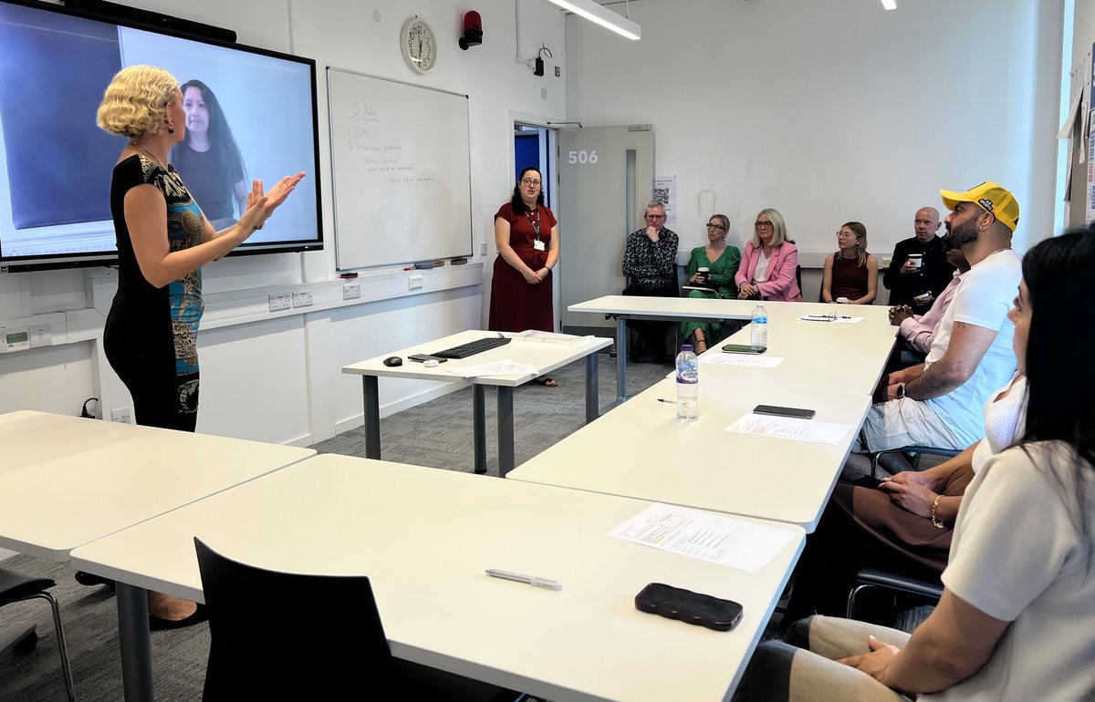 citylit's tweet photo. We were delighted to welcome The Rt Hon. Baroness @Jacqui_Smith1 from @educationgovuk to City Lit last week.

Her visit included time in jewellery, health and wellbeing, and Deaf employment classes.

It was a valuable opportunity to share the breadth of learning at City Lit. https://t.co/5L9wDUlju8