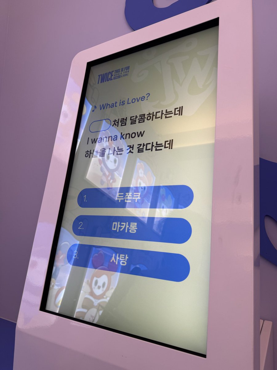 jihoooons's tweet photo. so much fun, thanks for the pop up!! #twice_thisisfor_popup #fans_shop #팬즈샵 https://t.co/qdBGsBVbmA