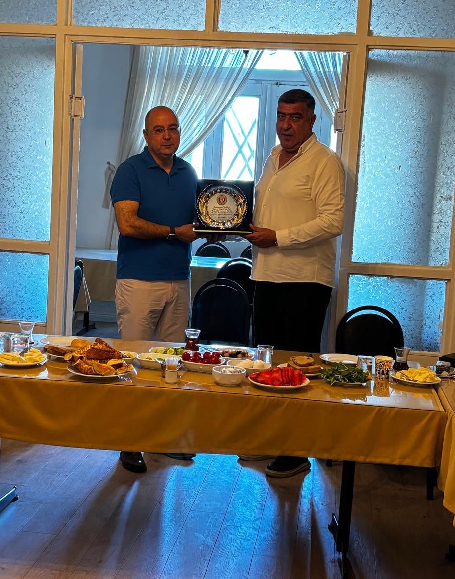 bornovavetkont's tweet photo. Müdürlüğümüzde özveri ile görev yapan işçi arkadaşlarımız ile kahvaltıda buluştuk. Tarım-iş Sendikası İzmir Şube Başkanı Zafer ŞİŞMANLAR’ın da katıldığı kahvaltıda emeği geçen tüm arkadaşlarımıza teşekkür ederiz... https://t.co/ZjdzLys5hg