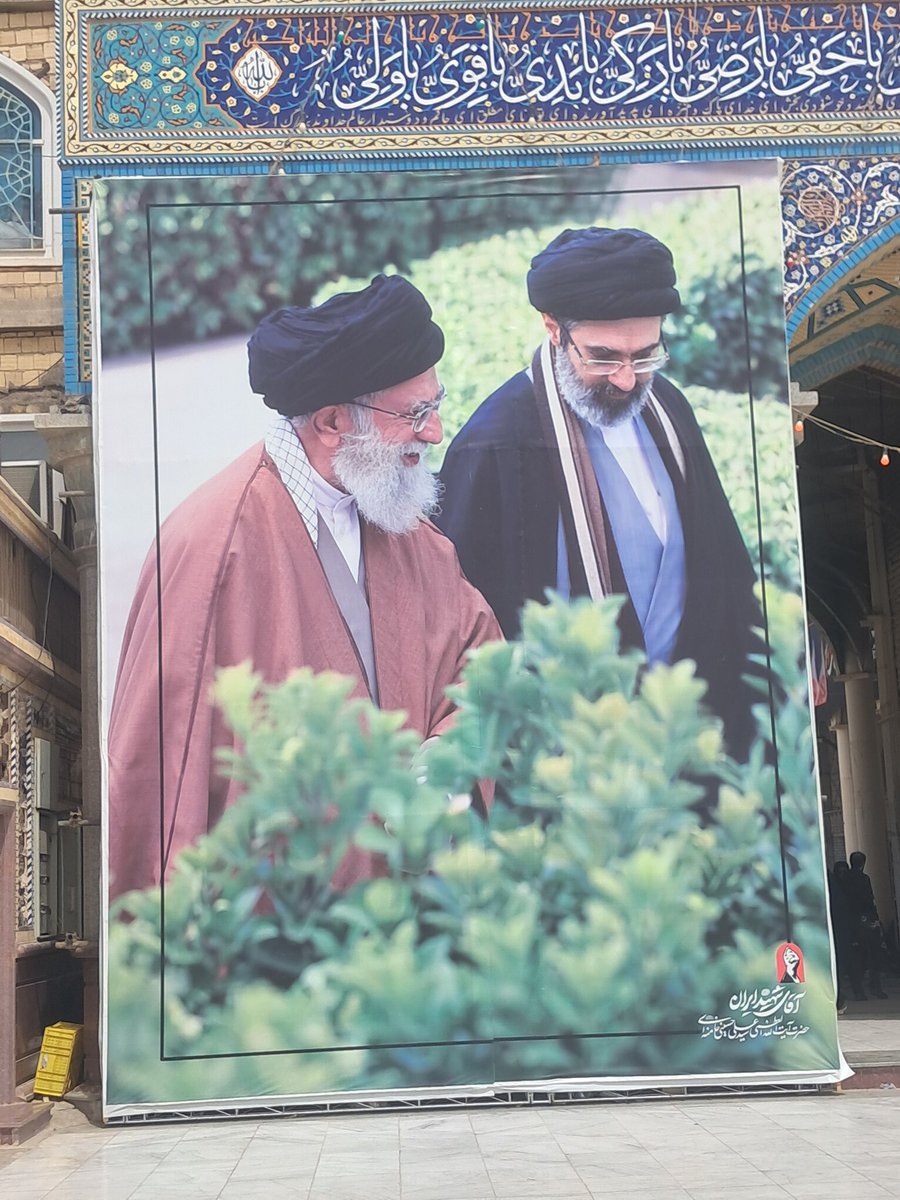 KaremMosavi's tweet photo. الساده الاجلاء  اليوم ضيوف  عند مسجد  جمكران واحد بقاء لحرب الحق ضد الباطل و الاخر رحل الى جوار الله..🌹🌹🌸 https://t.co/lYEm1YJU9Y