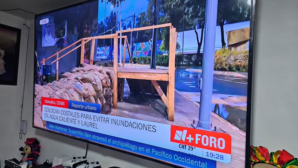 licgonzalezv's tweet photo. @IztacalcoAl Soluciones de primer mundo para "evitar inundaciones" cuando el agua sale de las coladeras porque no sirve su cárcamo de 30 millones de pesos y el drenaje esta colapsado por tantas unidades habitacionales en la colonia y en la alcaldia gracias a l@s alcaldes anteriores y en turno https://t.co/IeGO7XjSW7