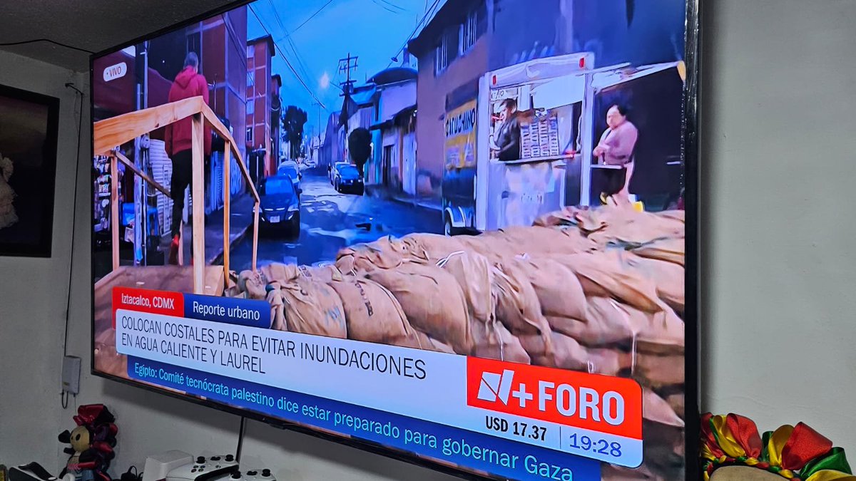 licgonzalezv's tweet photo. @IztacalcoAl Soluciones de primer mundo para "evitar inundaciones" cuando el agua sale de las coladeras porque no sirve su cárcamo de 30 millones de pesos y el drenaje esta colapsado por tantas unidades habitacionales en la colonia y en la alcaldia gracias a l@s alcaldes anteriores y en turno https://t.co/IeGO7XjSW7