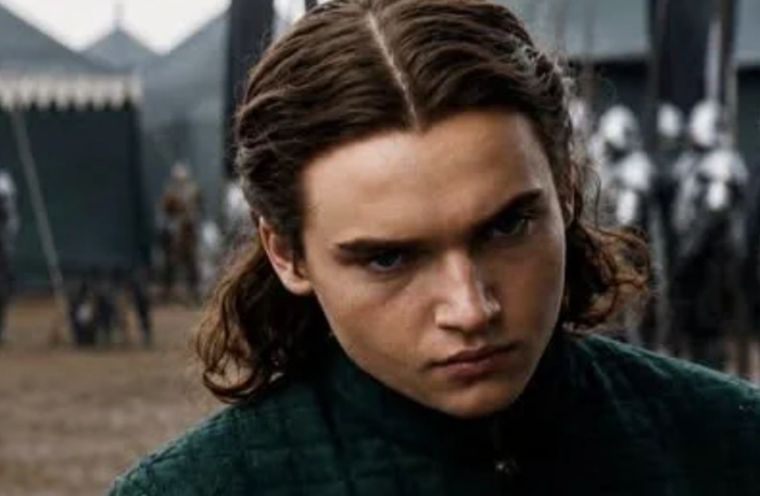 dauntlesseskimo's tweet photo. Team Green's most dangerous weapon is finally here. Prince Daeron Targaryen is making his debut in House of the Dragon Season 3. 

Daeron is the youngest son of Viserys and Alicent, but he was sent to Oldtown as a child, where he trained under Lord Ormund Hightower. 

He grew into a highly skilled warrior, but his greatest weapon isn't his sword. It's his dragon, Tessarion, the Blue Queen. 

With her blue flames, incredible speed, and deadly power, Tessarion is one of the most dangerous dragons in Westeros. 

Now that Team Black controls King's Landing, Daeron is Team Green's biggest hope. And trust me... this is only the beginning of why he's called Daeron the Daring.