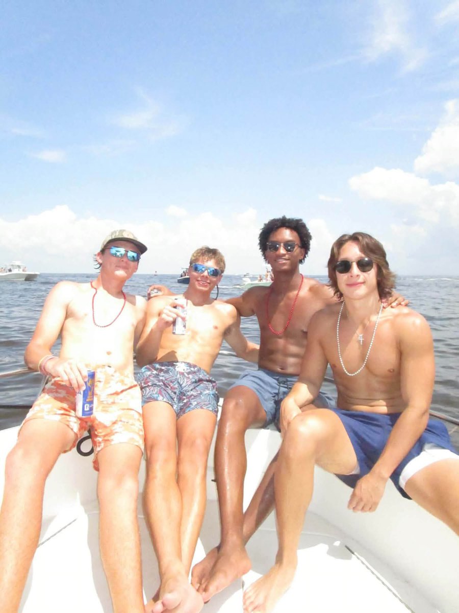 TrendingEx's tweet photo. Update: According to his white friends, they said they thought Nolan joined another boat home.

Meanwhile, new witness reports and photos have emerged showing that Nolan got into a fight with some of the white guys around 4pm at the beach, and then mysteriously turned up dead. https://t.co/HtPSOkD2k9