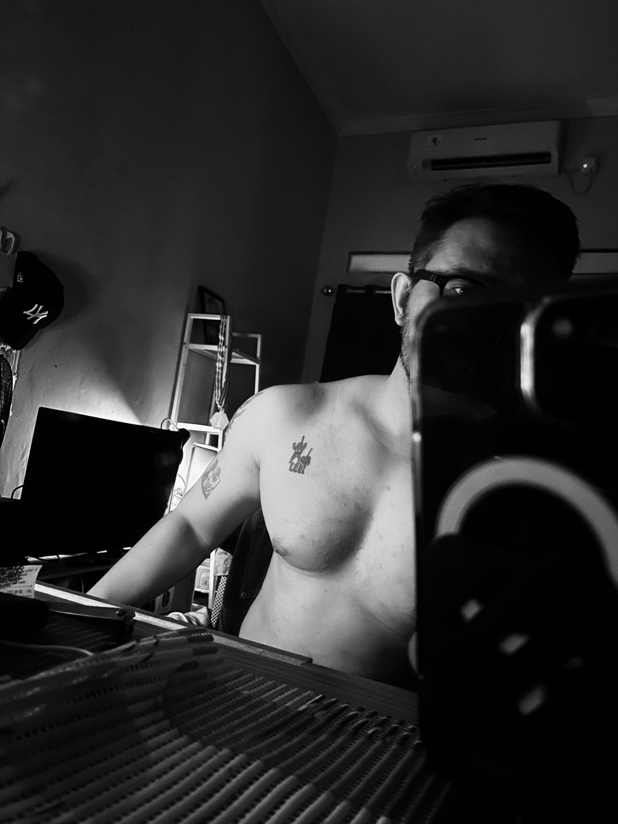 ceomirrorselfie's tweet photo. Off day, slow pace https://t.co/Dm8p5v607m