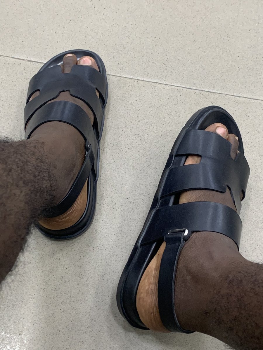 Victory Handy 👡 tweet media