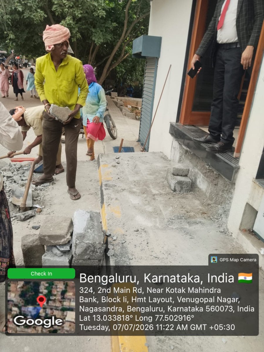 BWCCofficial's tweet photo. ಬೆಂಗಳೂರು ಪಶ್ಚಿಮ ನಗರ ಪಾಲಿಕೆಯ ಹೆಗ್ಗನಹಳ್ಳಿ ವಿಭಾಗದಲ್ಲಿ ಇಂದು ಪಾದಚಾರಿ ಮಾರ್ಗ ಒತ್ತುವರಿ ತೆರವು ಕಾರ್ಯಾಚರಣೆ ನಡೆಯಿತು.
#SafeFootpathCampaign
#GreaterBengaluruAuthority
#WestCityCorporation
#GBAChiefCommissioner
#DKShivakumar https://t.co/3xi3bOt0Gd