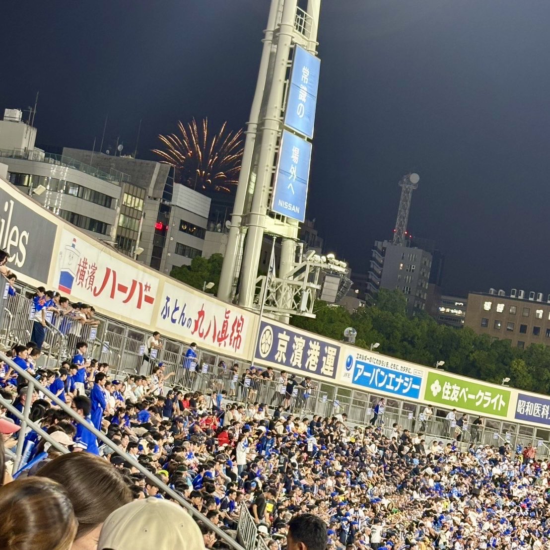 devils666night's tweet photo. 横浜スタジアム🏟️ #baystars  ⚾️

七夕に新港ふ頭 で5分の花火🎋🎋 https://t.co/ZPix8daZXT