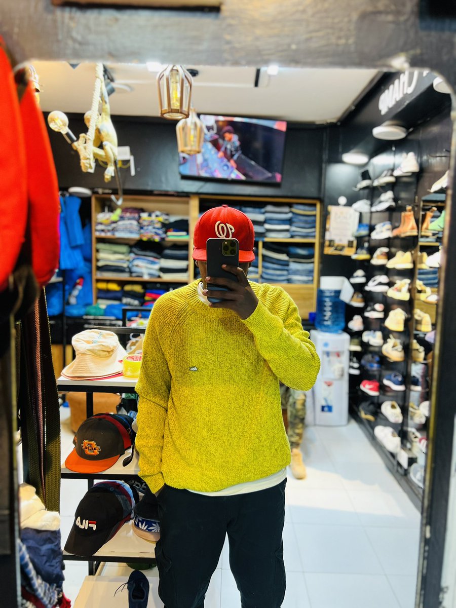 ChampPlug's tweet photo. Leteni orders z nitted sweaters mali ziko kwa wingi https://t.co/eIoKJkbeoB