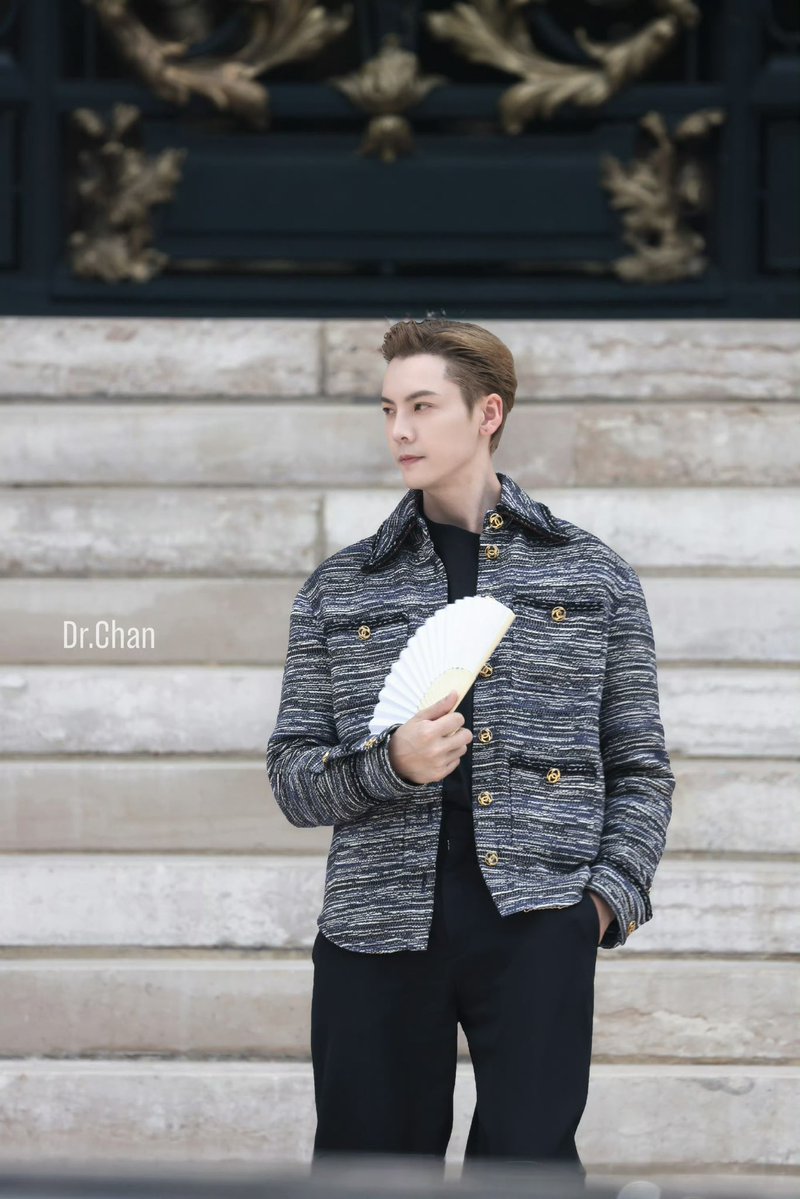 Meayjee's tweet photo. 2026-7-7 刀客特Chan อัปเดต
เจ้าชายแห่ง CHANEL ปารีส
#เฉินเหว่ยถิง #วิลเลียมชาน #WilliamChan #陈伟霆 #ChenWeiTing #เฉินเหว่ยถิงแฟนคลับ #WilliamChanFanClubTH https://t.co/GT2MQhRwaj