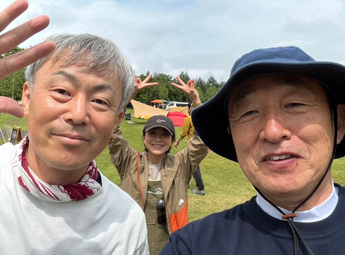 autobikebooks's tweet photo. お客様に撮ってもらったキャンプの写真👍️

1.知らん間に…
2.よくお会いする
3.よくよくお会いする…&amp;うしろの
4.紅一点コバユリさん

#ツーリングマップルキャンプミーティング 
#ノマディキャンプ 
#アサマパークフィールド https://t.co/eKihJMl46U