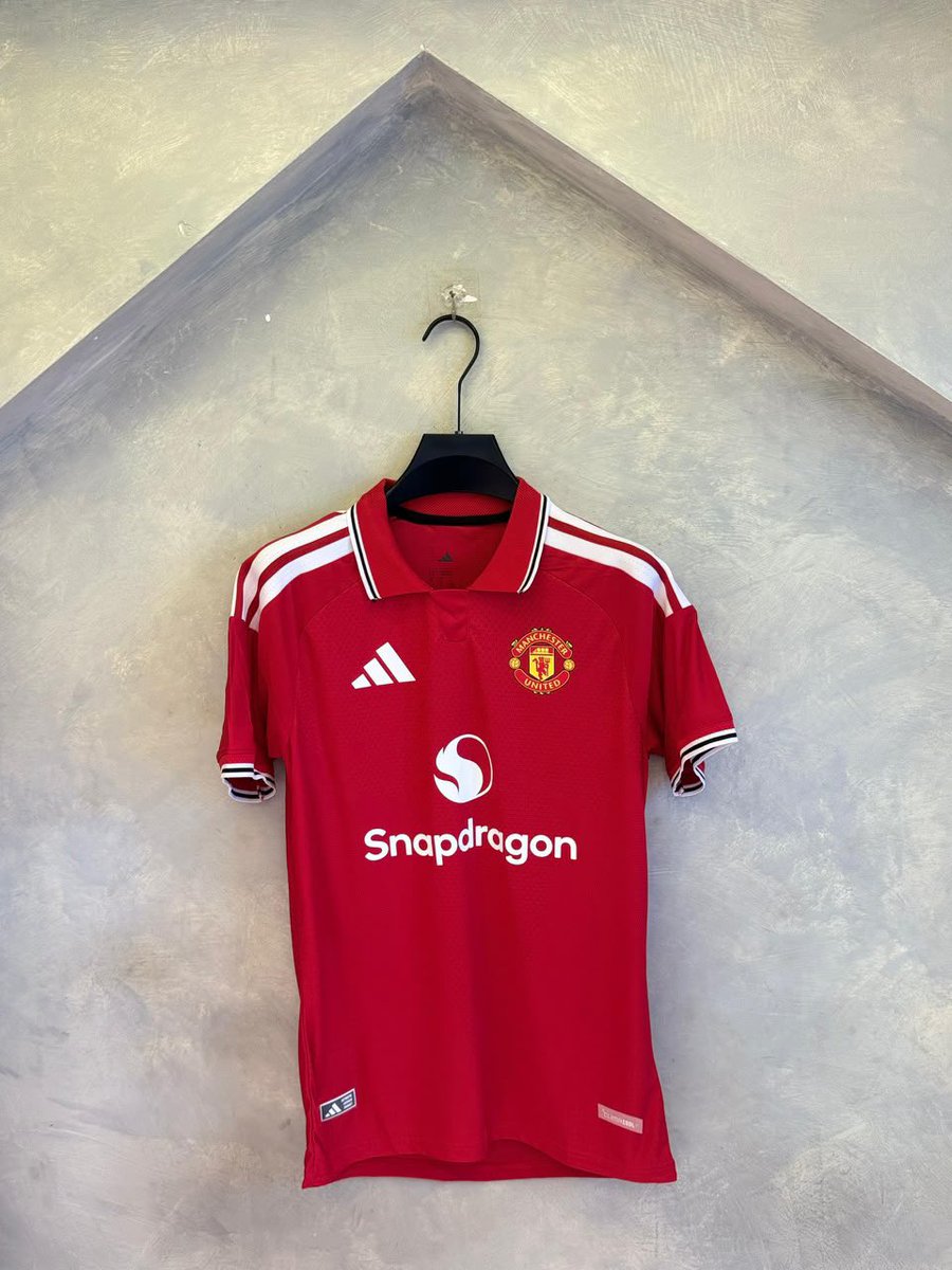 FairmeeSzn's tweet photo. Manchester United 2026-2027 home jersey delivered with customizing 

Get yours today for just 22,000 https://t.co/smFUI6SqPK