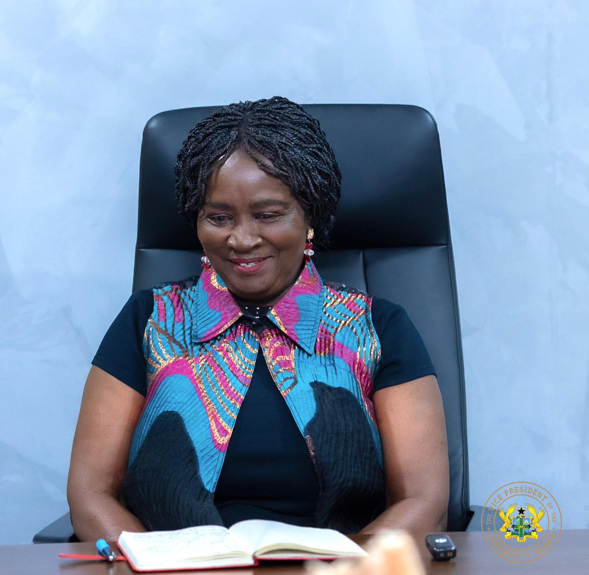 GTV_Ghana's tweet photo. Photo Highlights :

VP Prof. Naana Jane Opoku-Agyemang meets with the National Research Fund management team to discuss advancing national research, innovation, and evidence-based policymaking.

#GBCNews #NationalResearch https://t.co/rvgZiXxF8a