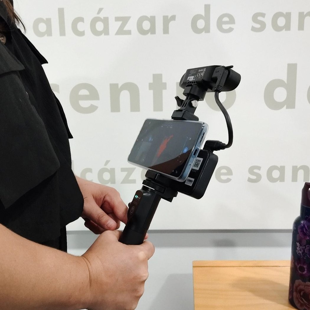 itecam_CT's tweet photo. Hoy hemos celebramos en Alcázar de San Juan la jornada "Crea y emprende: trámites digitales clave para poner en marcha tu empresa", organizada por la Oficina @Acelerapyme Ciudad Real #Itecam de @redpuntoes .
Durante la sesión, Javier Escobar, consultor y formador de SCE Consultores, mostró cómo gestionar correctamente los principales trámites digitales para emprendedores y pymes, explicó el funcionamiento de los Puntos de Atención al Emprendedor (PAE) y del sistema CIRCE para la creación de empresas, y ofreció recomendaciones para evitar errores habituales en las gestiones con la Administración. Además, abordó el uso de las sedes electrónicas, la presentación de documentación, los registros electrónicos, las notificaciones digitales y la solicitud de ayudas y subvenciones.
🤝 Gracias al Área de Promoción Económica del @aytoalcazar y a SCE Consultores por su colaboración, así como a todas las personas asistentes por compartir esta jornada de aprendizaje, intercambio de experiencias y #networking.
@redpuntoes @Acelerapyme
#FEDER #OficinasAcelerapyme #Acelerapyme #Emprendimiento #TransformacionDigital #Digitalizacion #Pymes #Autonomos #AlcazarDeSanJuan #EuropaSeSiente