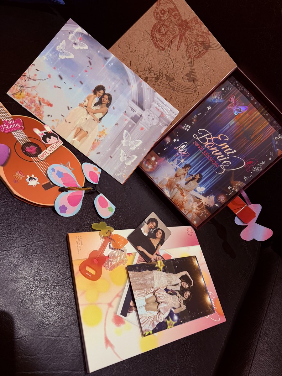 kengjb's tweet photo. มีผีเสื้อเอมี่ บอนนี่ บินออกมาจากกล่องด้วยเลยย 💜🧡💜🧡🦋🦋🦋
@emiamily @beonnnie
#emibonnie #lovesession lovesession https://t.co/nEpl7H0D7d