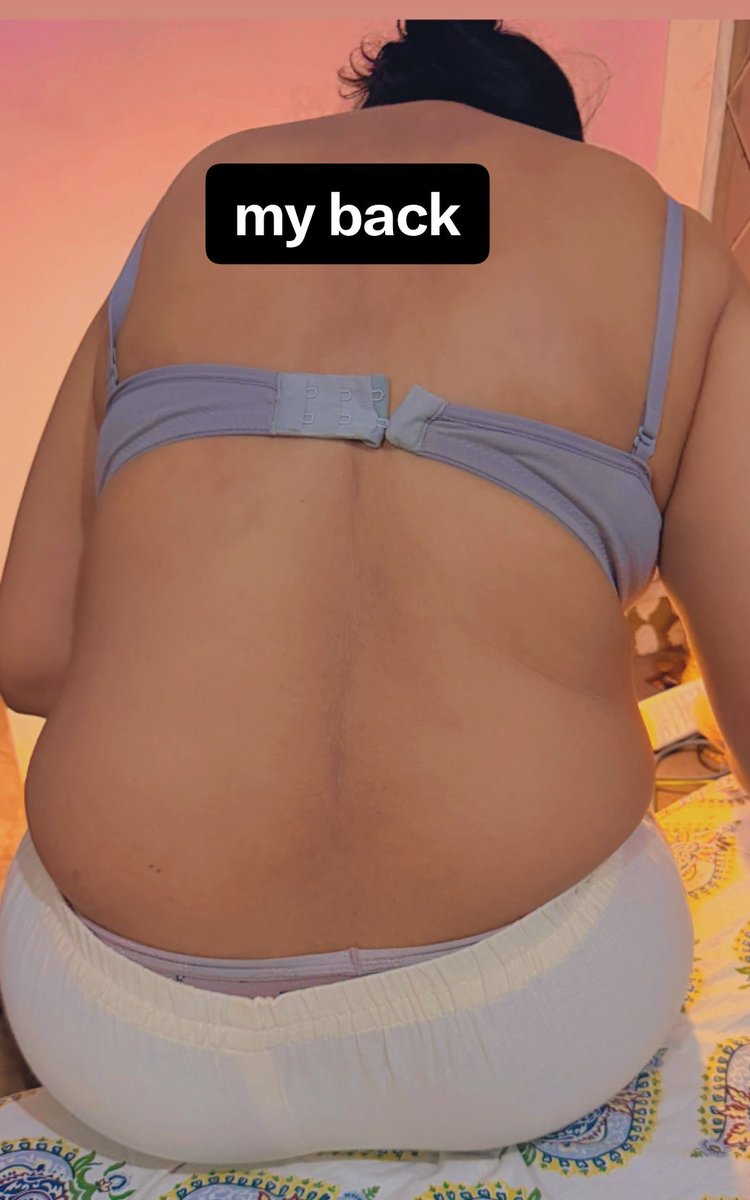 Smithcouple971's tweet photo. Random click of my back 🥰
Visible panty 🙈 https://t.co/7zIG0IGHEI