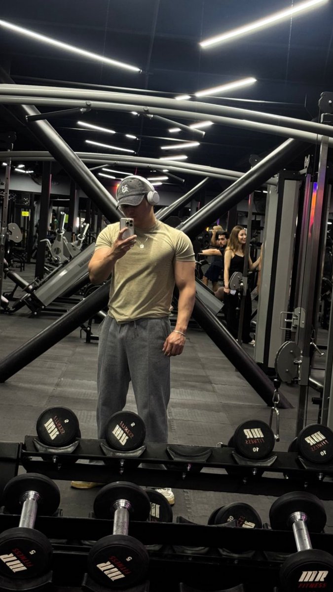 allaboutscarr's tweet photo. Yo de vdd no soporto las fotos que me manda mi esposo mientras está en el gym ajaja https://t.co/Jbqce2DnSj