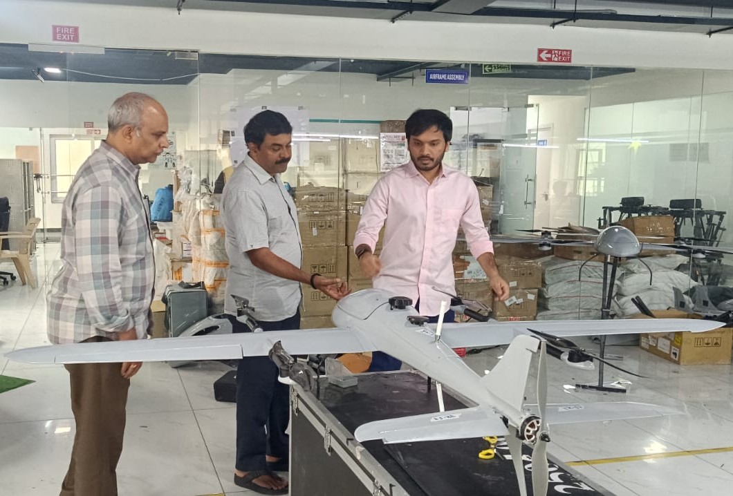 drogoaerospace's tweet photo. We were privileged to welcome 𝗗𝗿. 𝗚. 𝗦𝗮𝘁𝗵𝗶𝘀𝗵 𝗥𝗲𝗱𝗱𝘆 𝗴𝗮𝗿𝘂, 𝗙𝗼𝗿𝗺𝗲𝗿 𝗖𝗵𝗮𝗶𝗿𝗺𝗮𝗻 𝗼𝗳 𝗗𝗥𝗗𝗢 and one of India's most respected defence scientists, to the Drogo Aerospace headquarters.
#DrogoAerospace #DefenceInnovation #DRDO #Drones #MakeInIndia https://t.co/zdWcglyJO6