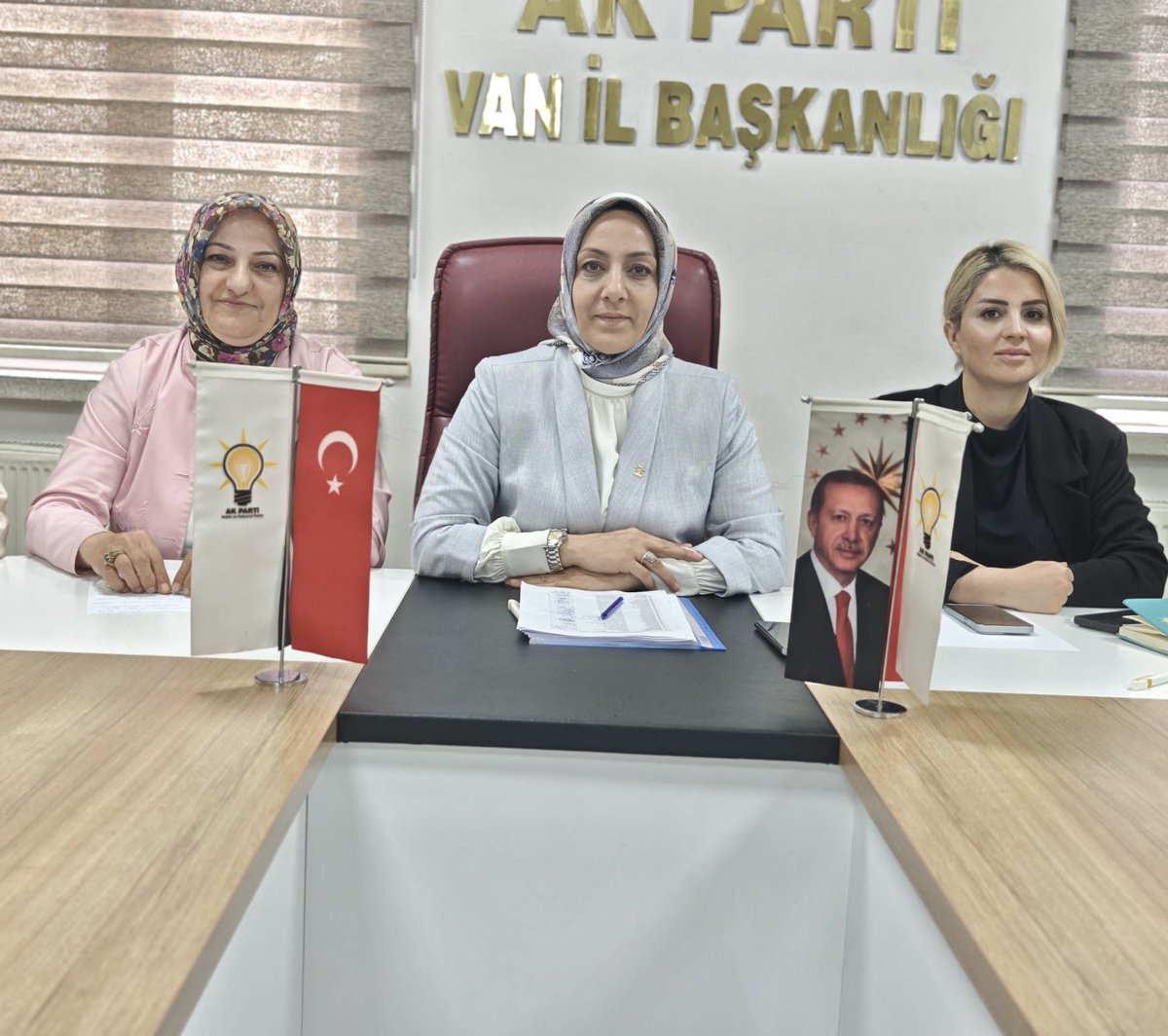 akkadinvann's tweet photo. İl Kadın Kolları Başkanımız @zerrin_alpaslan başkanlığında, gerçekleştirdiğimiz haftalık olağan yönetim kurulu toplantımızda; bugüne kadar yaptığımız ve önümüzdeki süreçte yapmayı planladığımız çalışmaları kapsamlı şekilde değerlendirdik.

@tugbaisikercan @ArvasAbdulahat https://t.co/UN6c9d9YzX