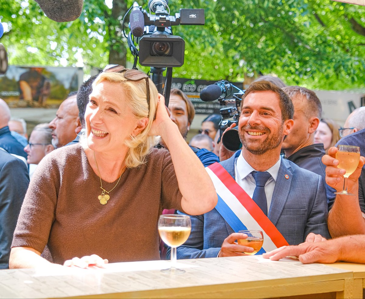 jdicajdisrien's tweet photo. Association de malfaiteurs. https://t.co/AmlqAFawrc