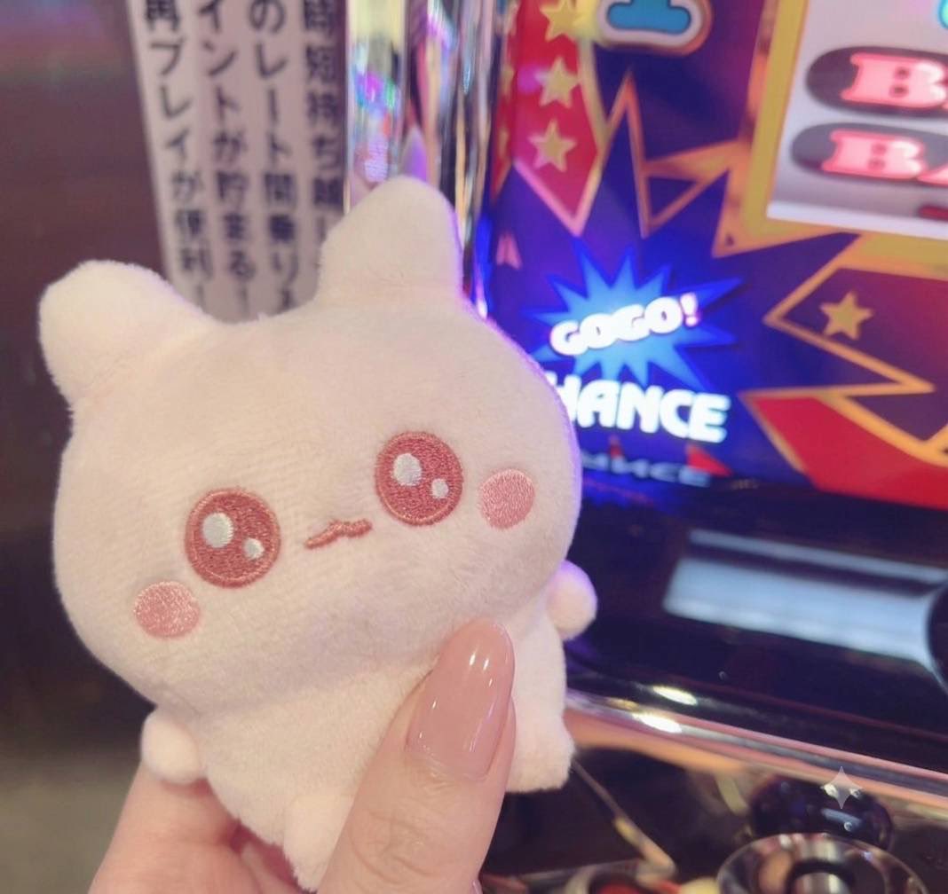 micha_utan's tweet photo. うちゃとパチ屋さんに来た🤡🎰
こんなとこ連れてきてごめんねうるさかったよね( > <꧞)
でもうちゃのお陰で勝てたよー‼️ https://t.co/mXNip1Es40