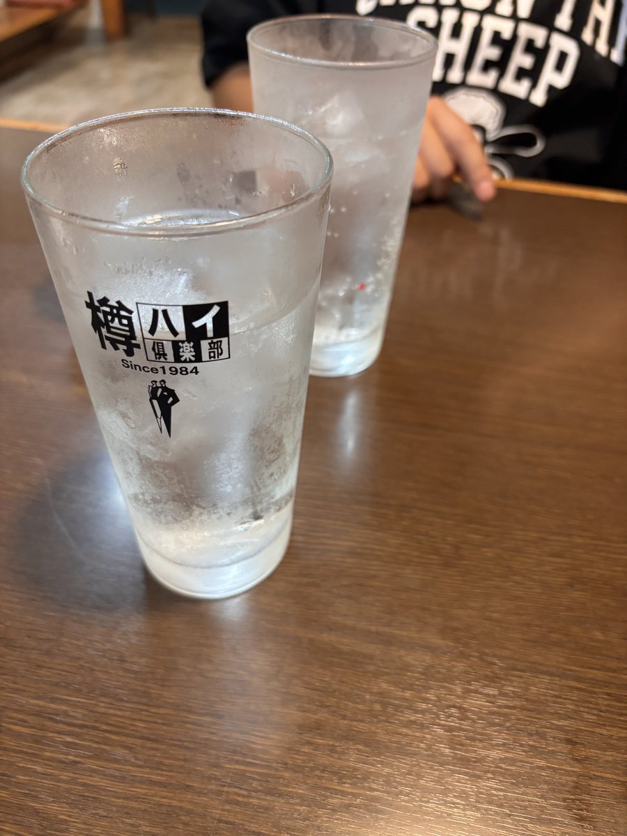 rk08301's tweet photo. 娘が学校行事でお泊まりなので息子とメシ来たんだが車で来てしまったのでサイダーで乾杯です🍻 https://t.co/uMKSZVqoKE