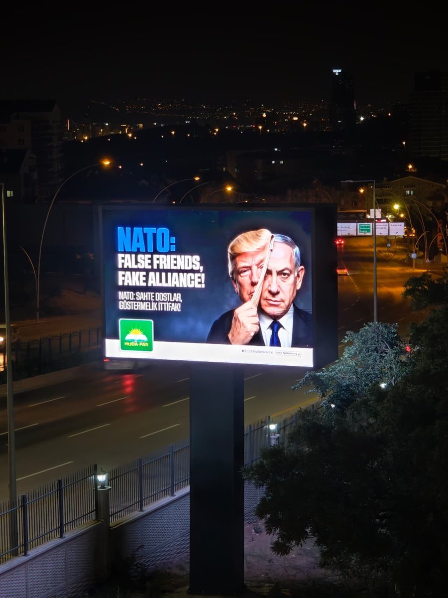 Suleyman_kzlcnr's tweet photo. Bir devlet liderinin en önemli özelliği güvendir.
Bir çocuğu dahi emanet emekten korktuğunuz Epstein suçlusu bir ismin olağanüstü karşılanması katledilen çocuklara ihanettir.

"Savaşları bitireceğim" söylemiyle iktidara gelen bu adam Gazze başta olmak üzere on binlerce insanın soykırıma maruz kalmasının baş müsebbidir. Çocukların, kadınların, yaşlıların hatta tüm canlıların katili #TrumpGeliyor