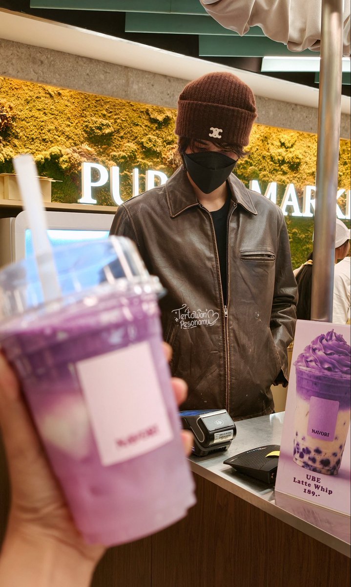 tertawan_'s tweet photo. an undercover CEO 🤫

a.k.a CEO yang menyamar 😆🤏🏻

#NAVORI #NAVORIBKK
꒰ @dunknatachai : #dunknatachai ꒱ https://t.co/xy1QiiV6hD
