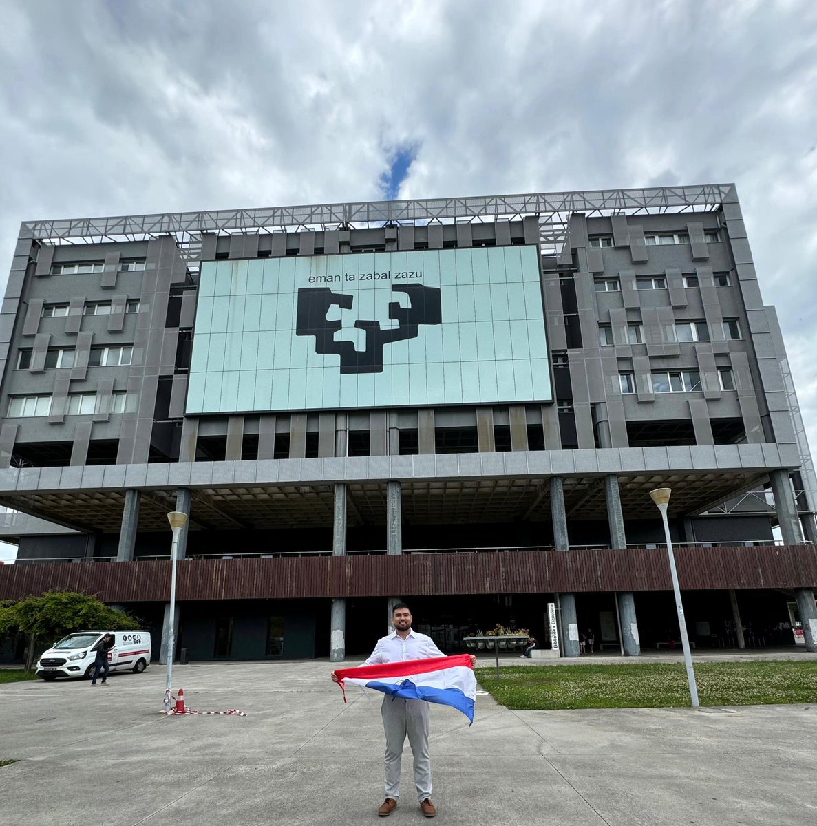 becalpy's tweet photo. Oliver Caballero, quien cursa el Doctorado en Microbiología en🇪🇸a través de #BECAL, presentó avances de su tesis enfocada en descifrar cómo el virus del herpes simplex tipo 2 (HSV-2)utiliza la endocitosis y acidificación endosómica para infectar células
📰 https://t.co/qAEwUrDl3T https://t.co/Dx14oJLsL4